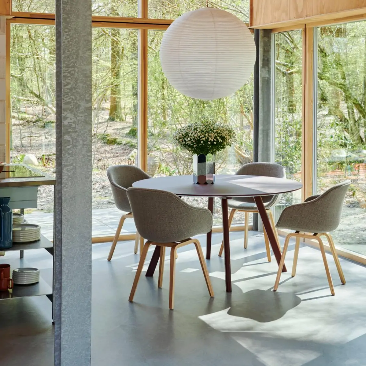 CPH 25 Table dia140xH74 burgundy lino top bordeaux wb lacquer oak base_AAC 223 Maglia warm grey wb lacquer oak base 1