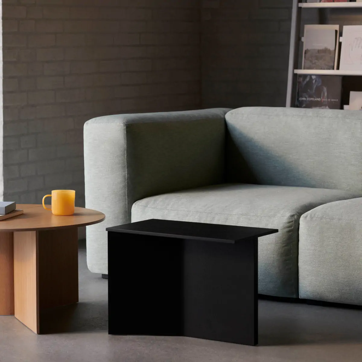 Slit Table Wood Round XL wb lacquer oak_Slit Table Wood Oblong black wb lacquer oak 1