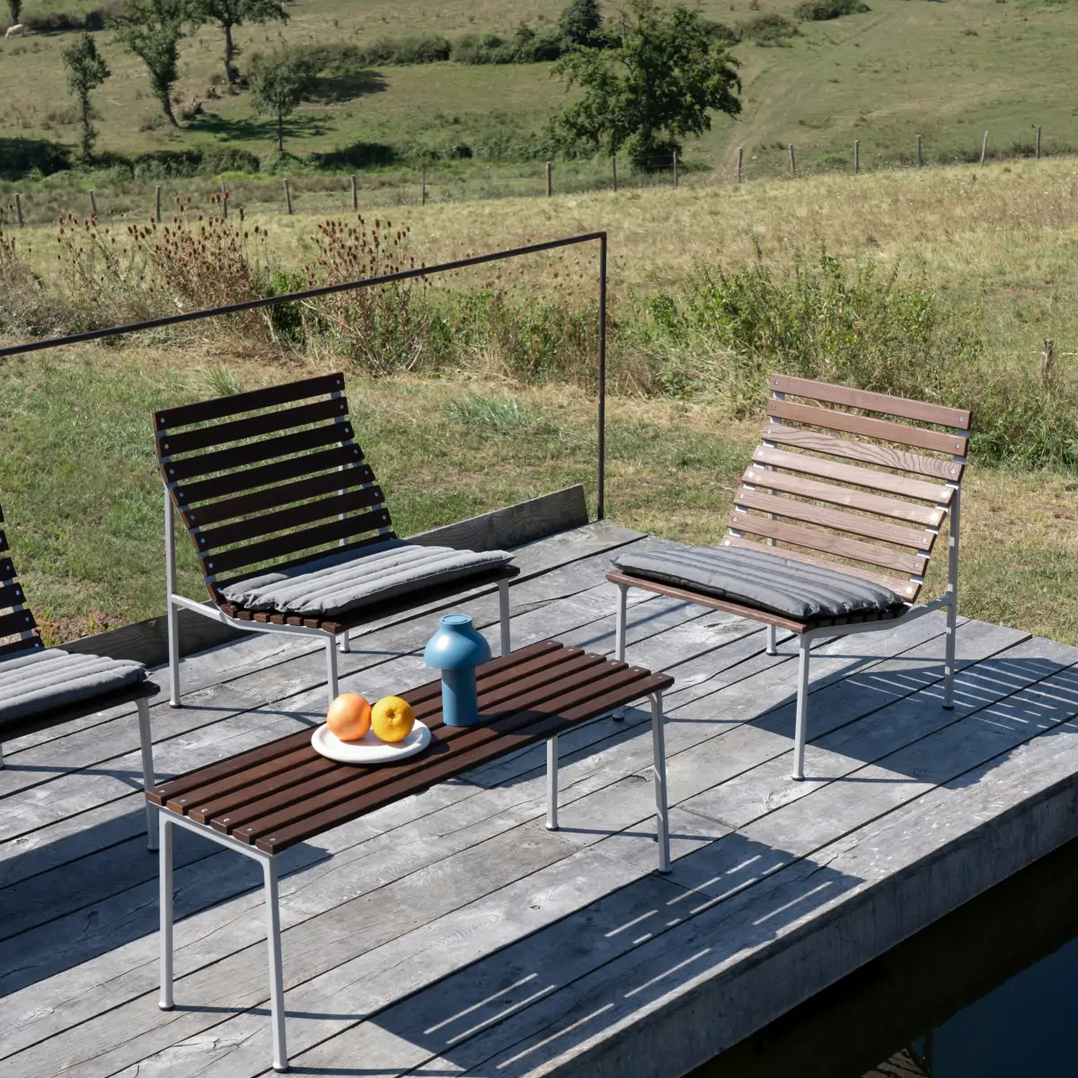 Traverse Lounge Chair_Traverse Bench heat treated oiled ash_Traverse Quilted Seat Cushion beige sand textile_PC Portable azure blue 1