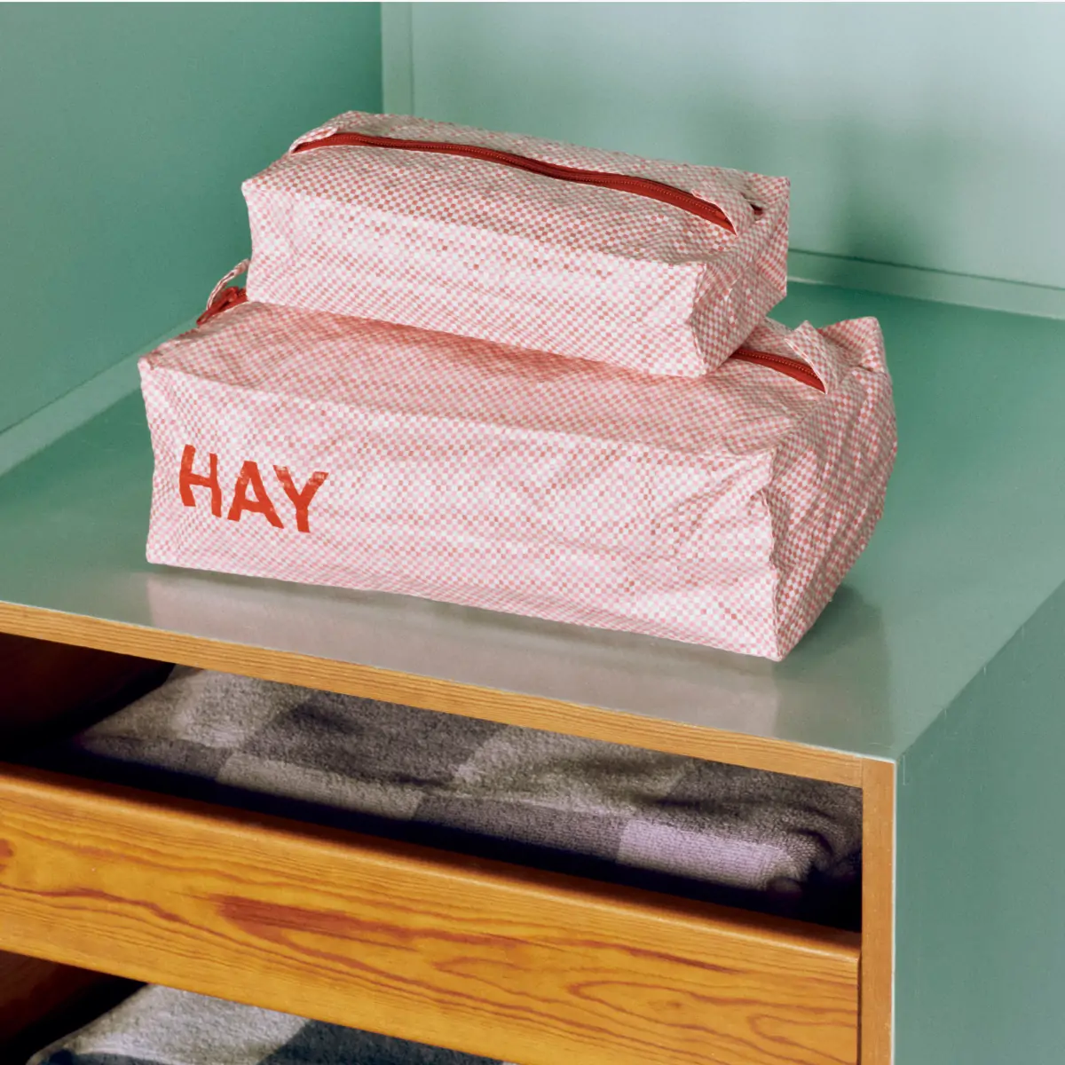 Candy Mono Wash Bag_02