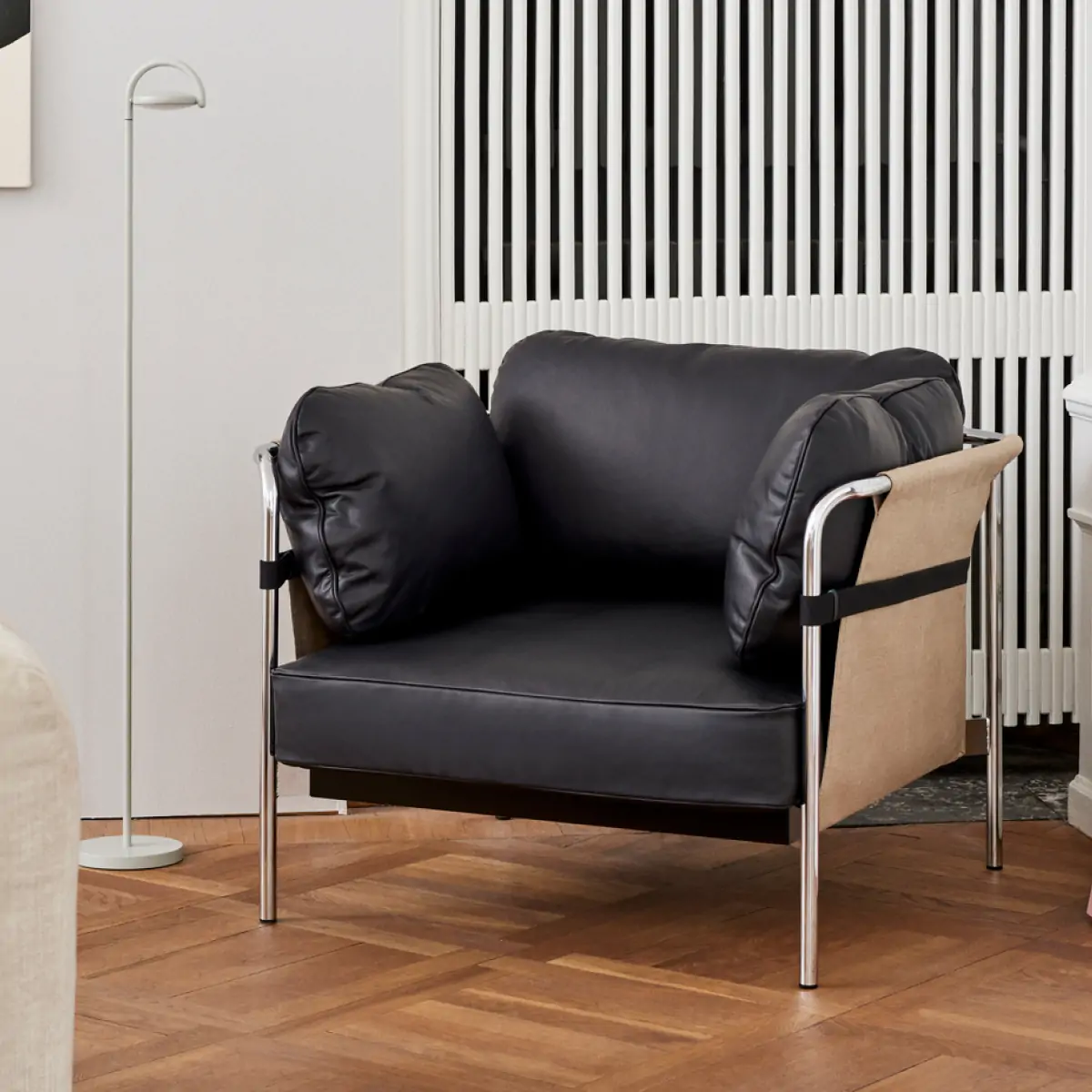 Can 1 Seater_Sense black_natural canvas_chrome base_Marselis Floor Lamp ash grey 1