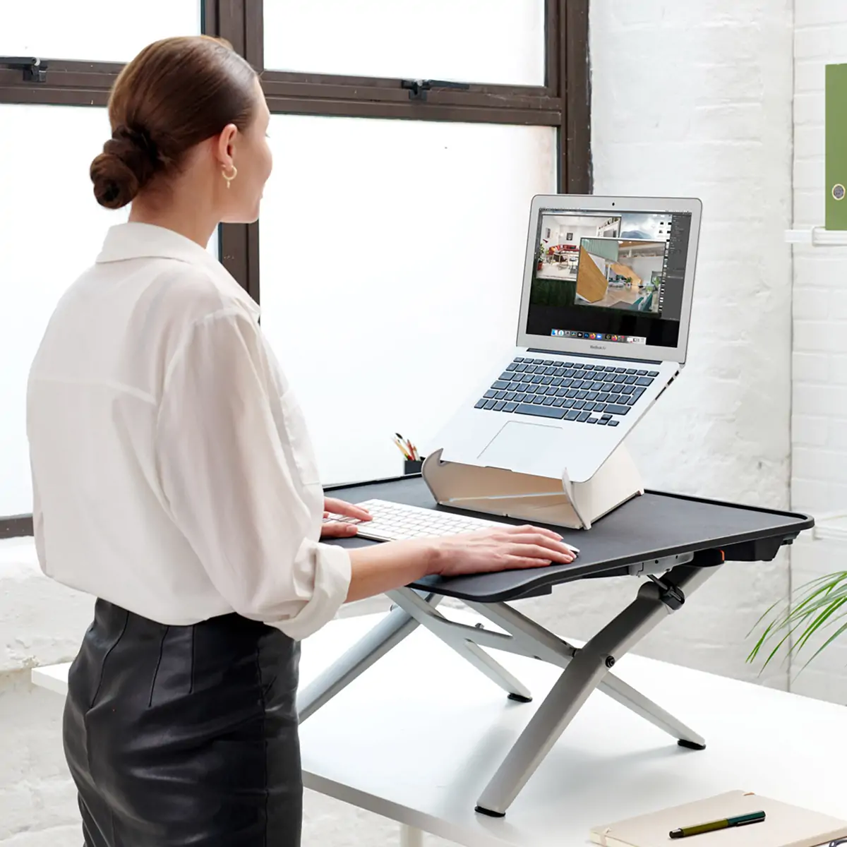 monto-sit-stand-riser_dezeen_2364_hero_0 1
