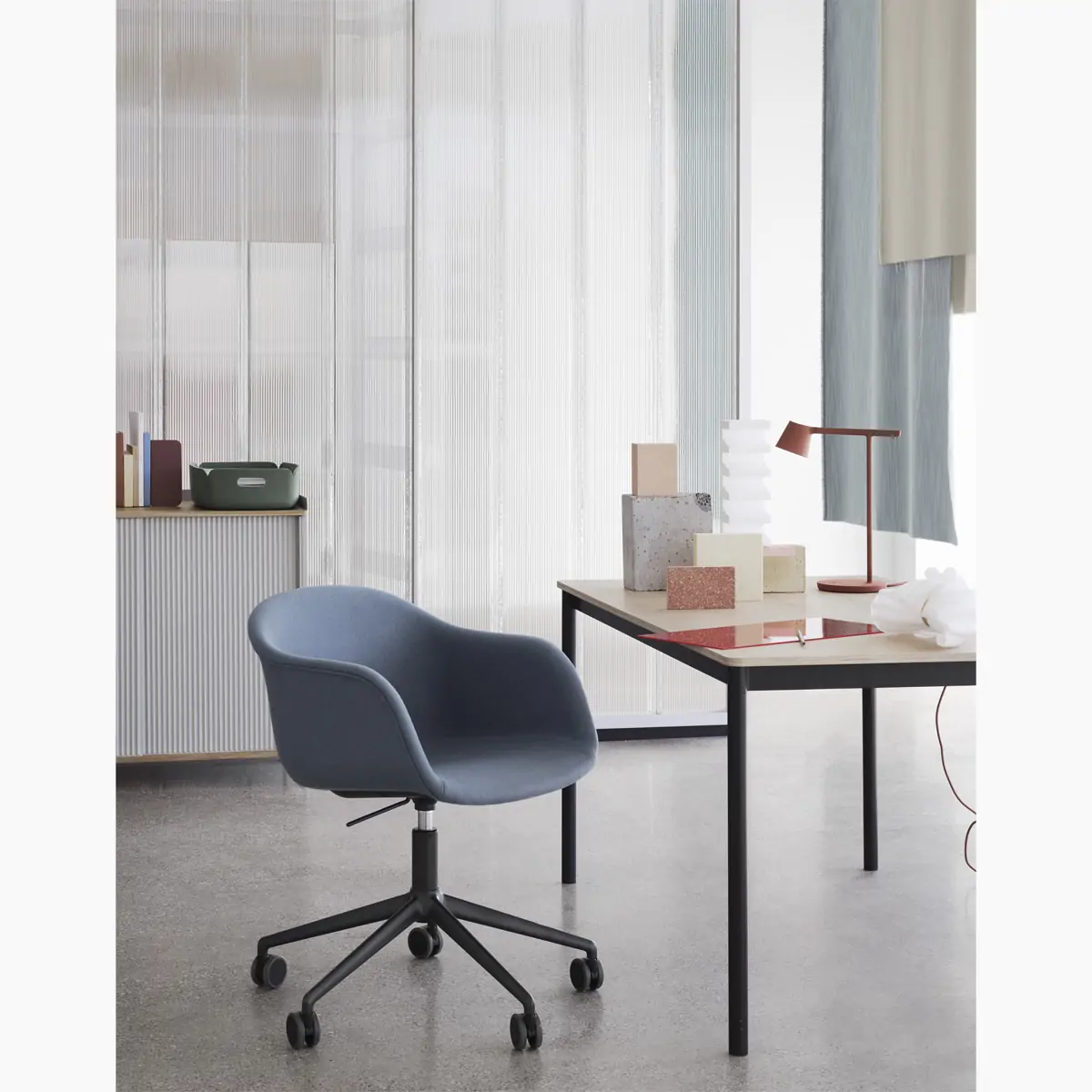 2_Fiber Armchair Swivel w. gas lift castors_02