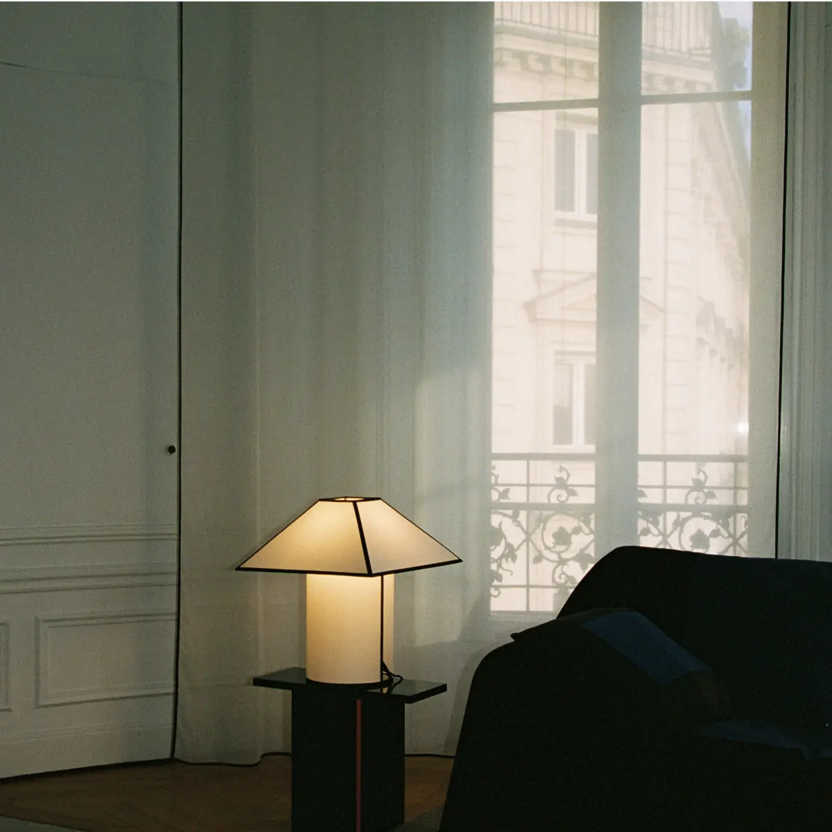 Ava Pyramid Table Lamp_02