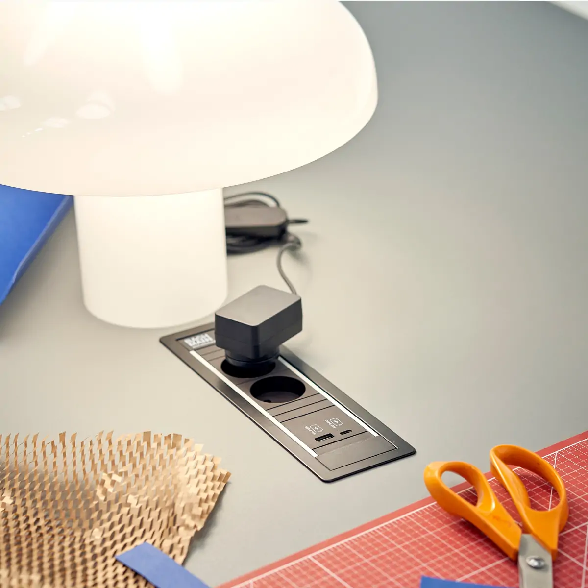 Pao Glass Table Lamp_02