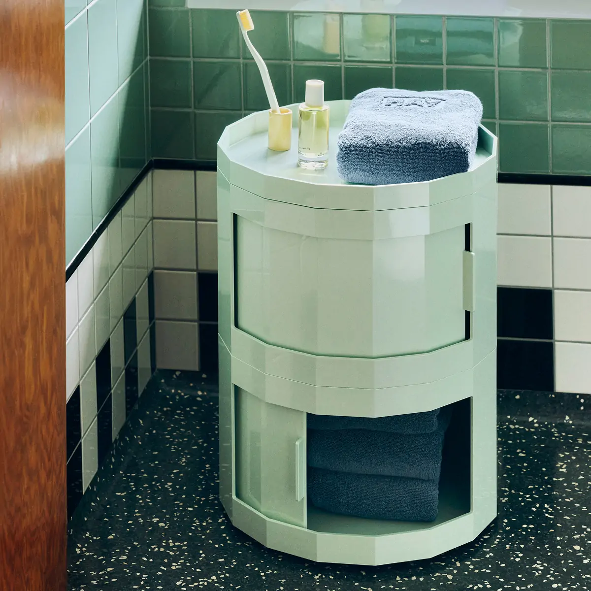 Facet Cabinet 20_02 1