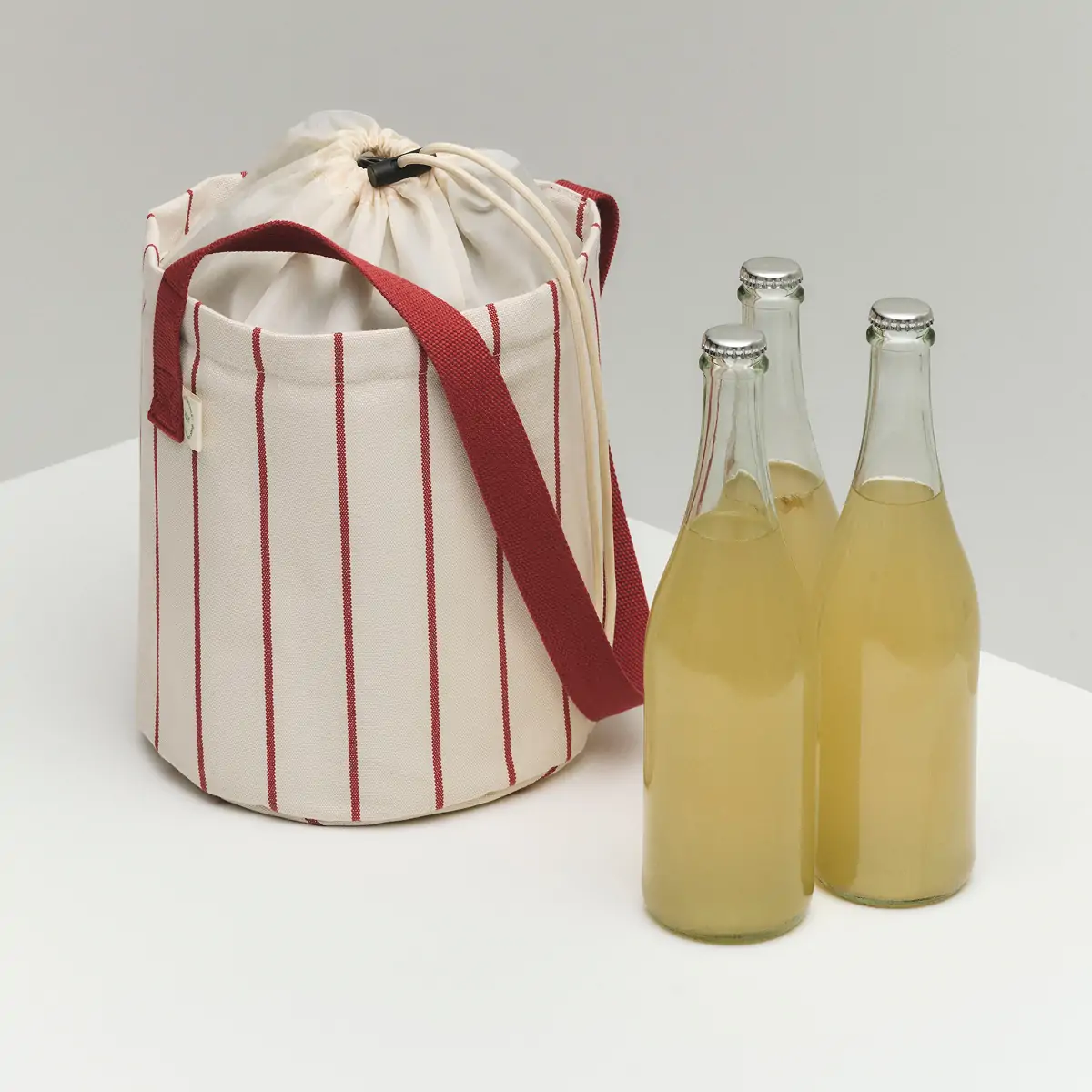 Outdoor Market Bottle Bag_02 1
