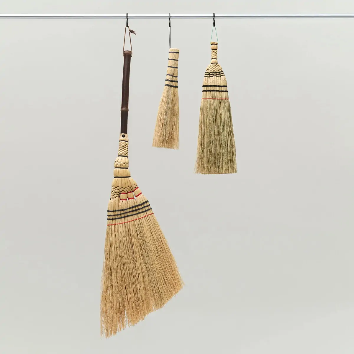 Outdoor-Market-Broom-family-01 3