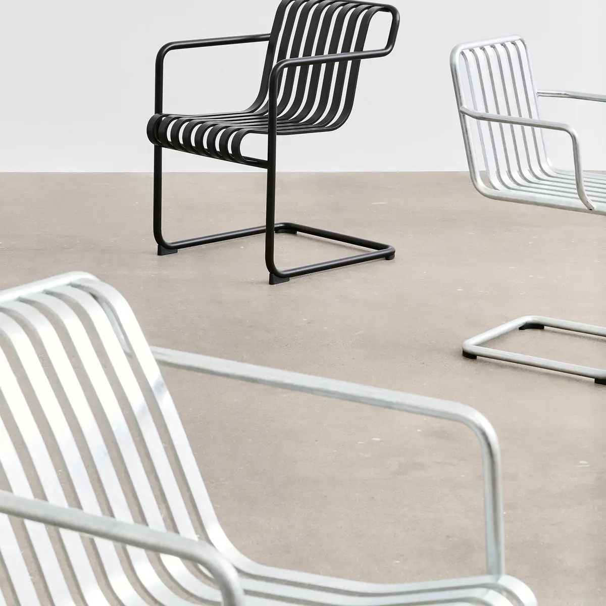 Palissade Cantilever Armchair_02 1