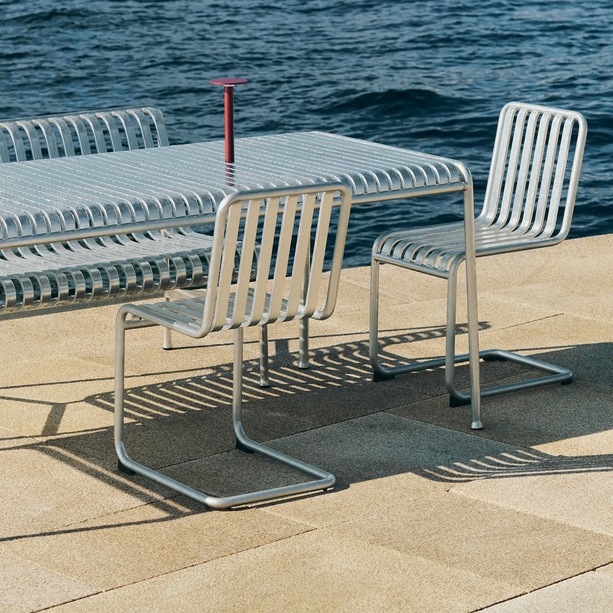 Palissade Cantilever Chair_02 1