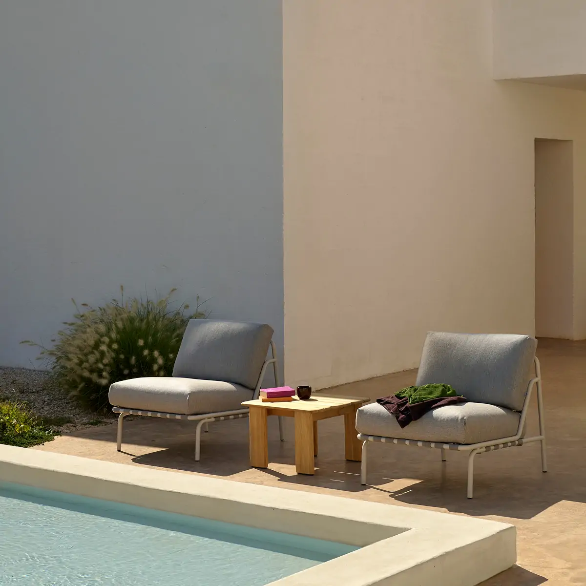 Settle Lounge Chair_02 1