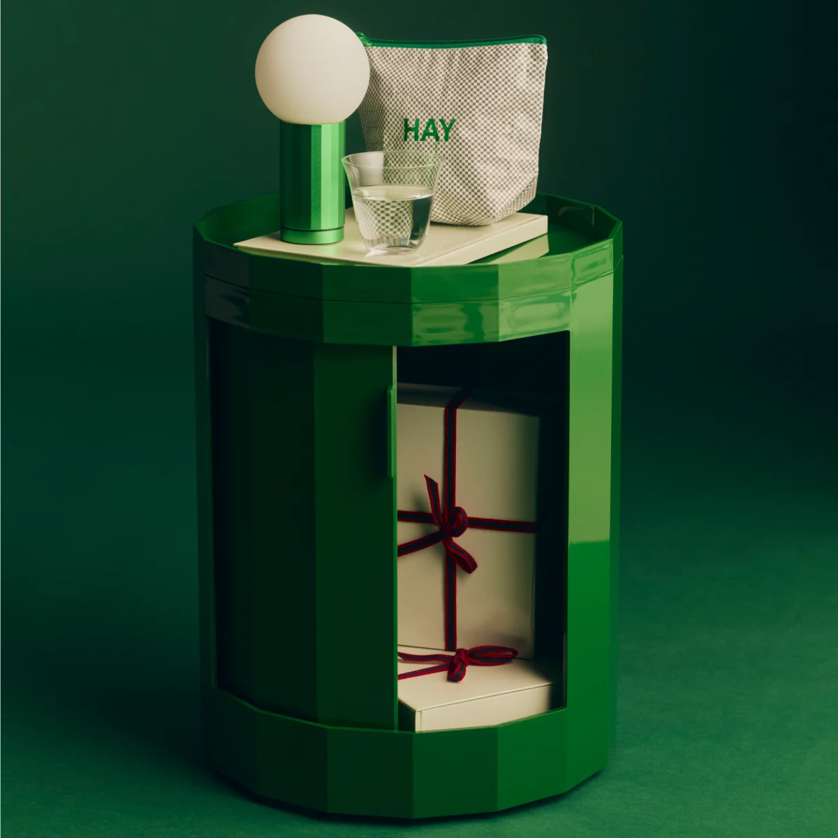 Facet Cabinet 100_02