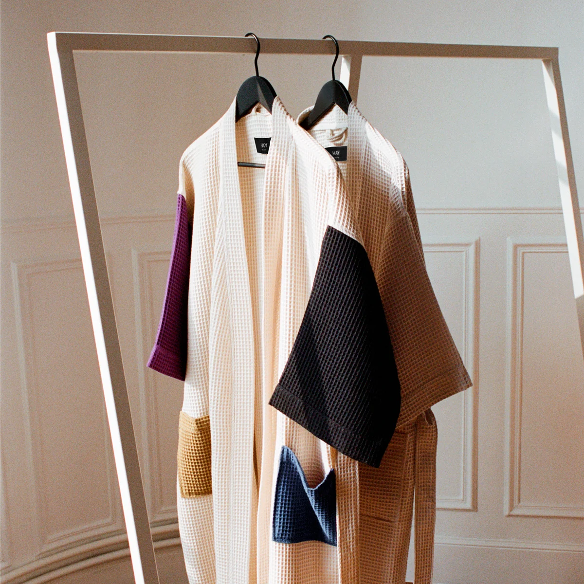 Loop Stand Wardrobe_02 1